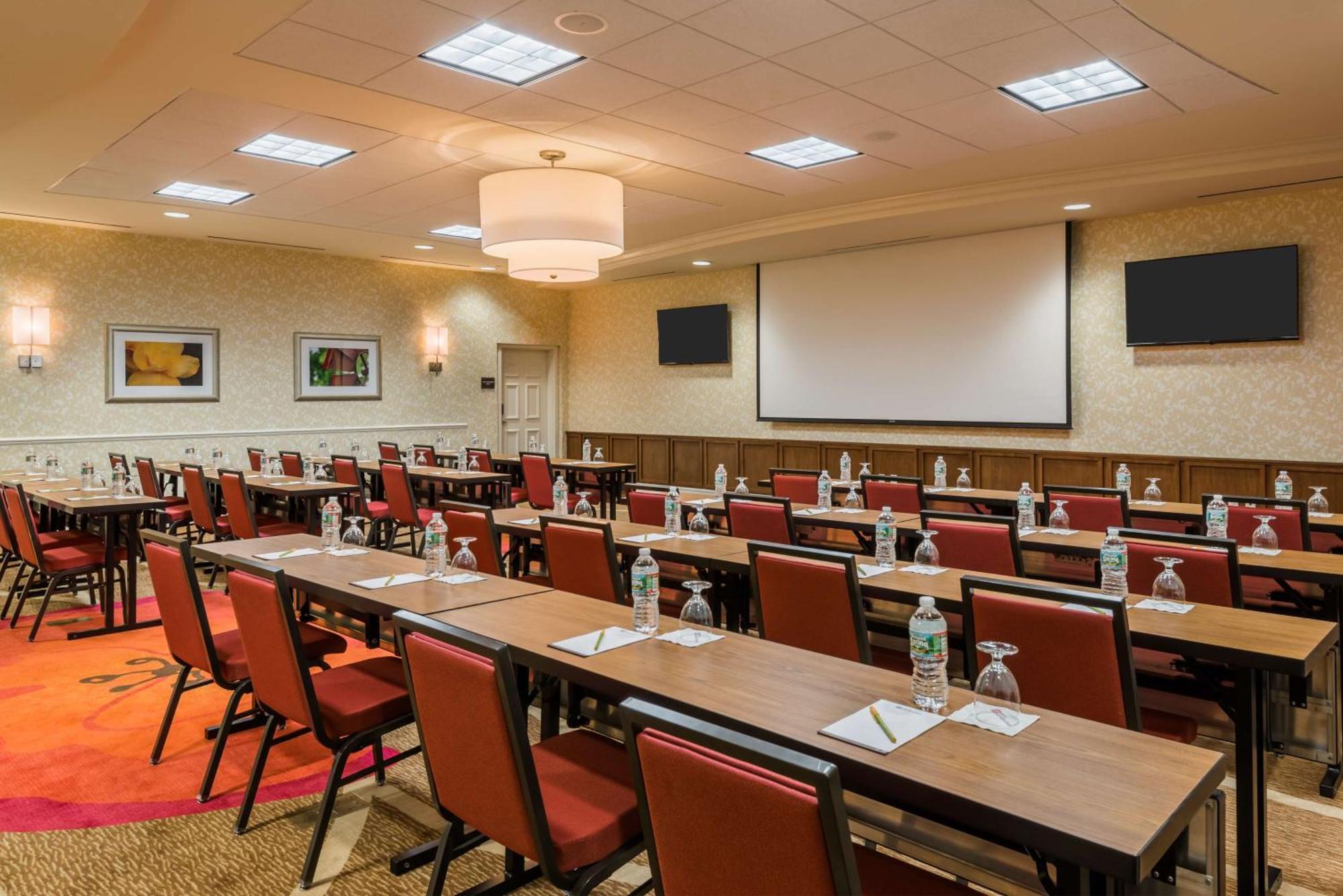 Hilton Garden Inn Wayne Bagian luar foto